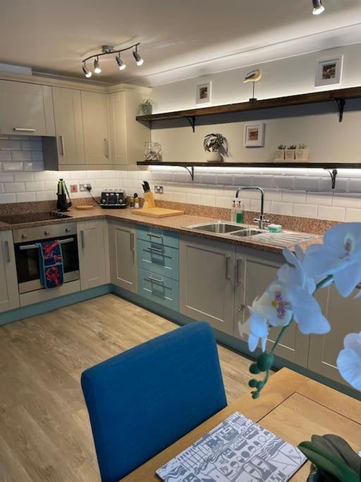 Seaside Modern Apartment Уестуърд Хоу Екстериор снимка
