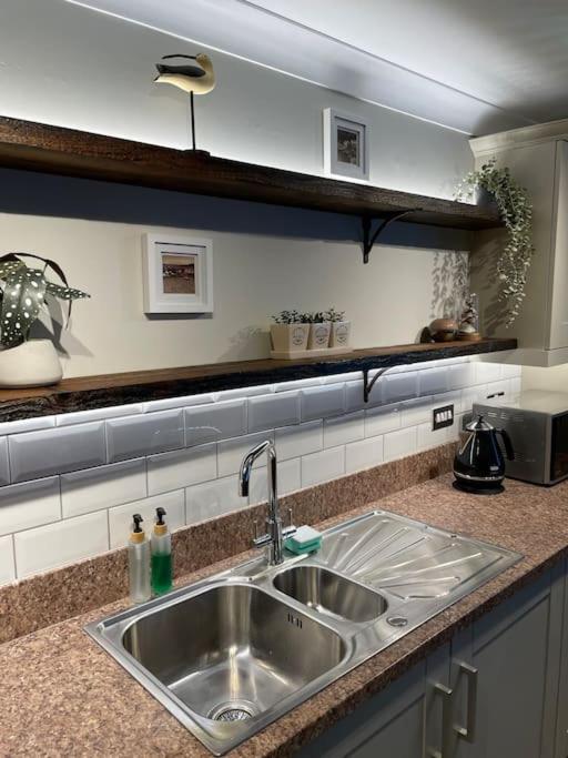 Seaside Modern Apartment Уестуърд Хоу Екстериор снимка